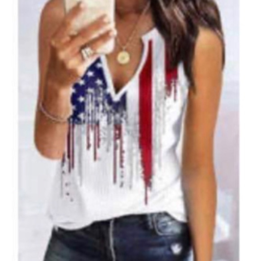 4th of July tank, NWT, ships out today&will arrive in time for the holiday🇺🇸